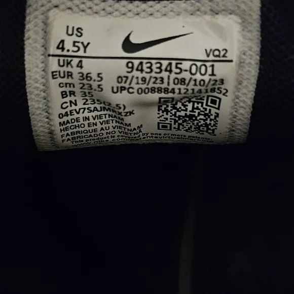 Nike Air Max 270 Kids Black Sneakers with White Details Size 4.5Y Unisex - Picture 9 of 9